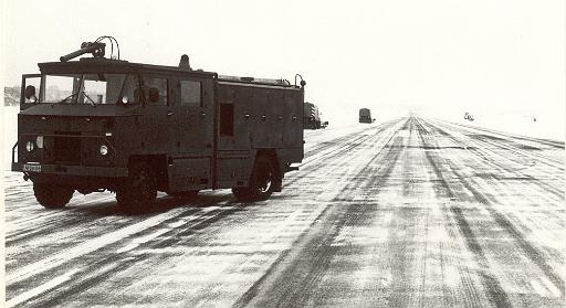 1981-12 besneeuwde baan.jpg